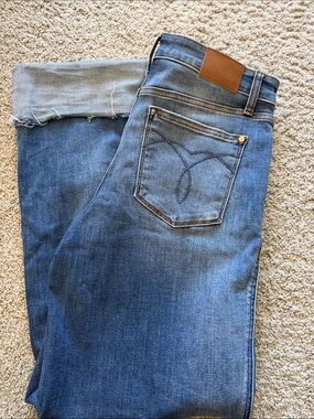 Judy Blue Light-Medium Blue Retro Wide Leg Rolled Hem Jeans